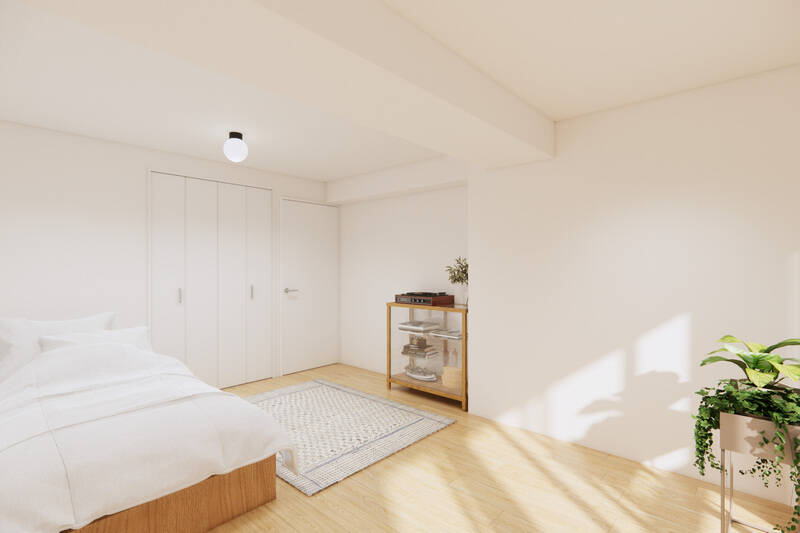 窓を背にしてもう一枚。折れ戸2枚分のコンパクトなクローゼット付きです。