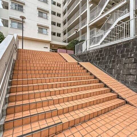 三井馬事公苑南ハイツの建物・共用部写真