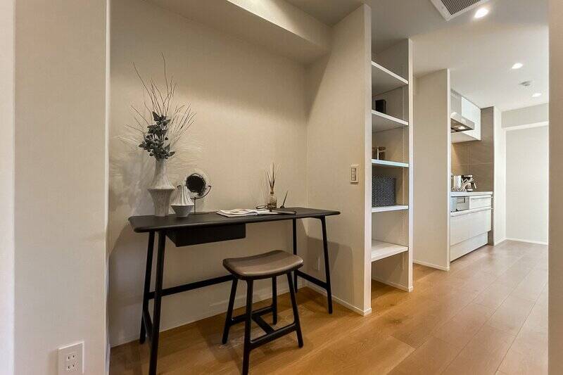 約2.4帖のフリースペースへと空間が続いています。