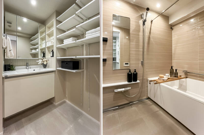 <b>左・</b>洗面脱衣室にはオープン可動棚がたっぷりと用意されています。／<b>右・</b>直線的なデザインのユニットバス。暖房換気乾燥機能が付いています。