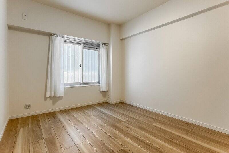 洋室Cは最も広い洋室。ダブルベッドを置いても余裕がありそうな広さで、主寝室としておすすめです。