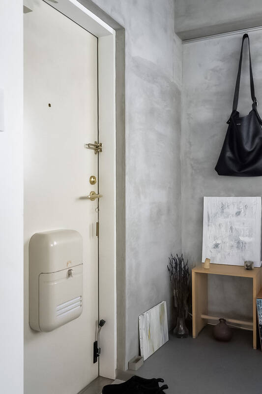 玄関に出しっぱなしにできる靴は3足程度とコンパクトサイズですが、その分ほかの空間にゆとりがあるので納得。