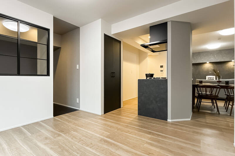 振り返るとこんな感じ。リビングスペースを広く使いたい場合、いま立っている空間を丸ごとダイニングにするのもよさそうです。