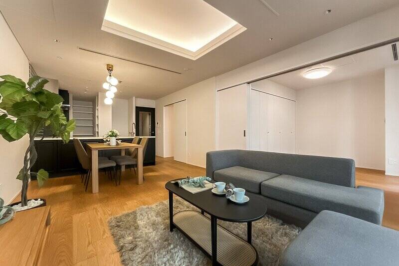 引き戸を開放することで、リビングダイニングの拡張スペースとして使うこともできます。