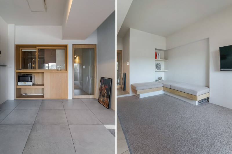 <b><b>左・</b></b>木目で統一された廊下側の壁面。室内窓の奥は洋室です。グレートーンと木目の組み合わせって、こんなに素敵なんだ……♡ ／<b><b>右・</b></b>ダウンフロアのコーナースペース。壁面が一部くり抜かれており、飾り棚が備わっています。くり抜かれた部分には、アートポスターなどを飾るのも良さそう！