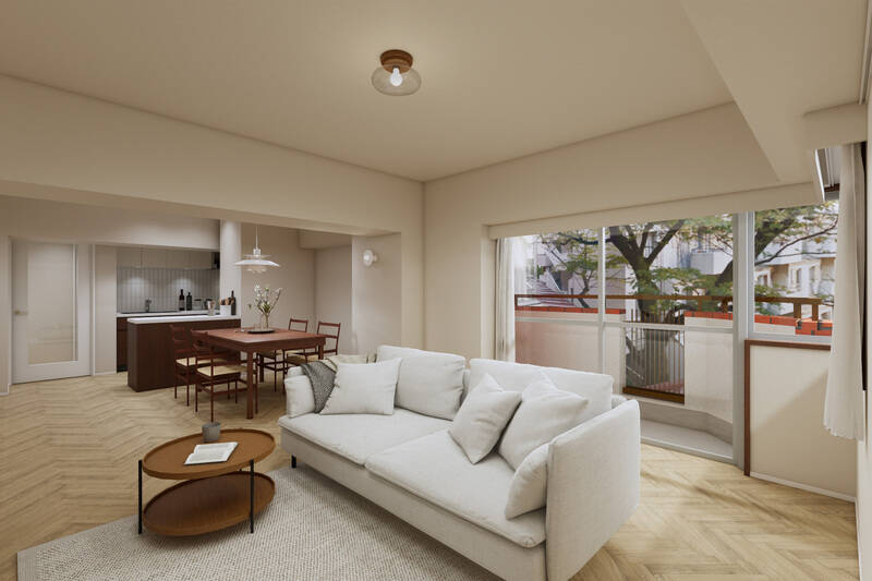 北西と北東向きの窓から、やわらかな光が差し込むLDK。床には、光の角度で表情を変える美しいヘリンボーンのフローリングが張られています。