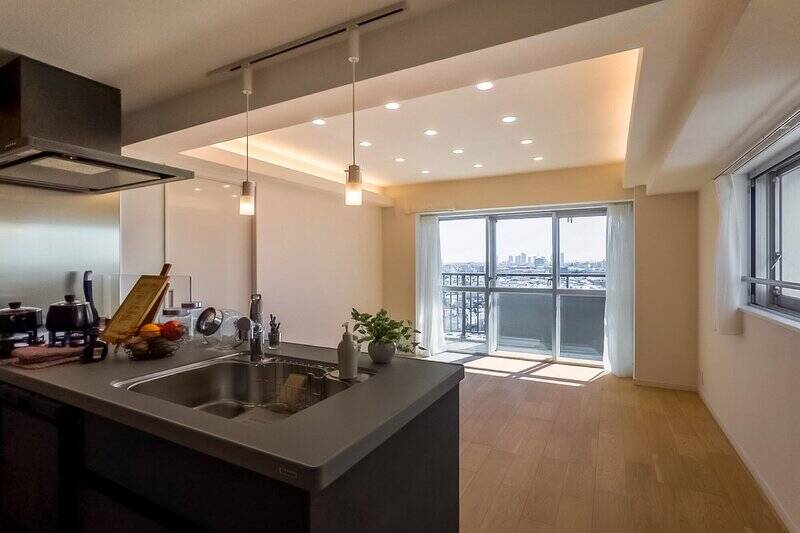 LDKは南西・北西の二面採光。心地いい光と風が巡る空間です。