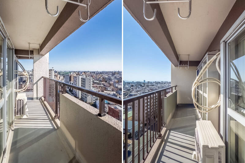 住戸の南西〜南東を囲む、約28㎡もの巨大なバルコニー。