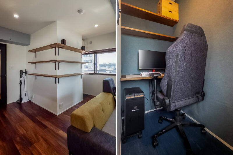 <b>左・</b>LDKの入り口付近にはオープンシェルフが設置されています。家族の思い出の品や旅行の写真などを飾るのに、ちょうど良さそう◎ ／<b>右・</b>裏側にはデスクスペースが。程よい “こもり感” のあるコンパクトなスペースなので、集中して仕事や勉強に取り組めそうです。