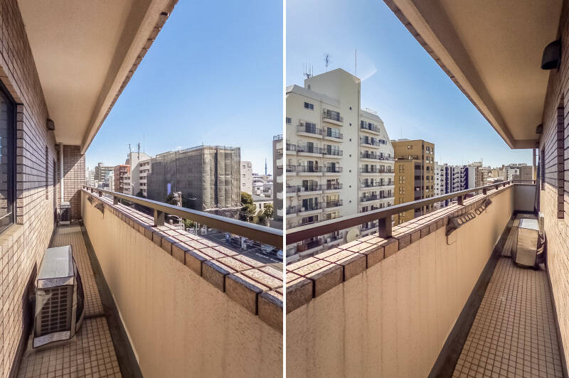 LDKから洋室まで続いている、約8㎡のワイドバルコニー。物干し金具が付いているので、こちらで洗濯物を干すこともできそうです。