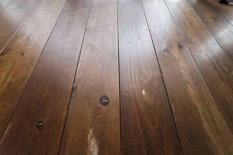 <b>唐松の無垢材</b>をフローリングに採用。時を重ねるほどに味わいが深まっていきます。