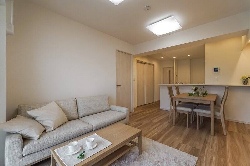 今度はLDKの横に並んでいる洋室Ａ・洋室Ｂを順番にチェックして、その後で右手奥のキッチンエリアへ進んでいきましょう。