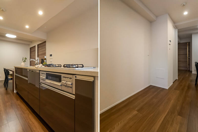 <b>左・</b>ワイドなアイランドキッチンは新築時にオーダーでつくられたものを活かしつつ、食洗機やガスコンロなどが更新されています。／<b>右・</b>壁面には、冷蔵庫とカップボードを並べておけるスペースを完備。奥には収納も備わっており、パントリーとして活躍しそうです。