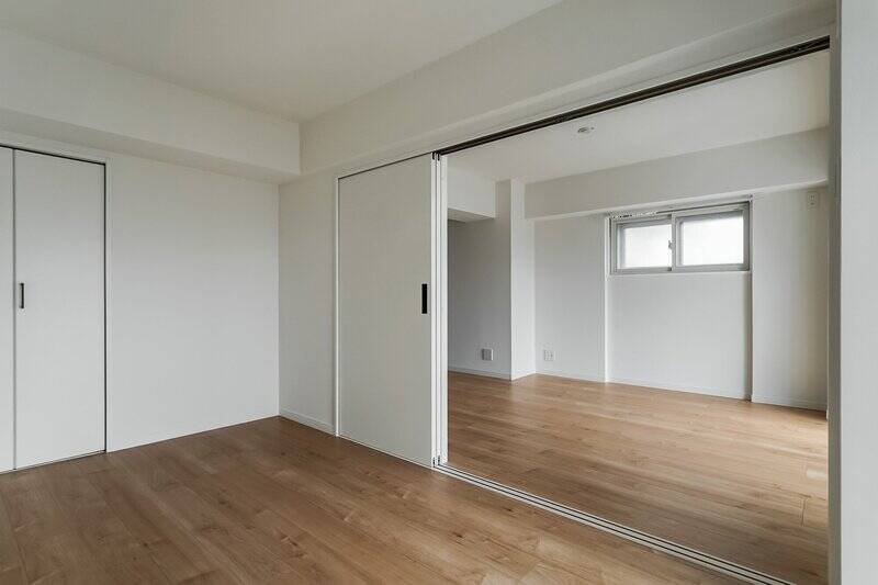 2枚の引き戸で仕切れるつくり。閉めれば独立した一室として、開ければLDKとつながる空間になります。