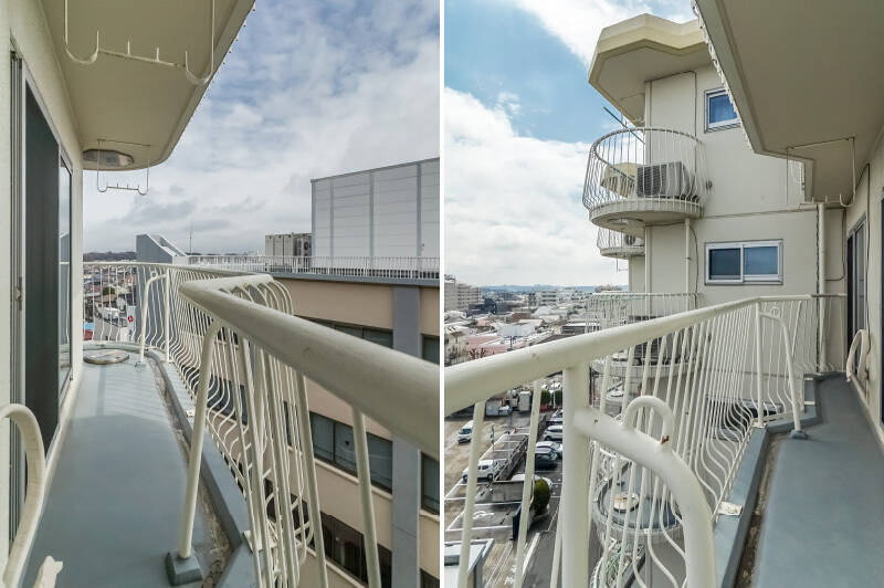 バルコニーは奥行きこそ控えめですが、横に広がるワイドスパン。南東から北東にまたがるように配されています。端がくるりと弧を描く形は、外観でも印象的だったデザインです。