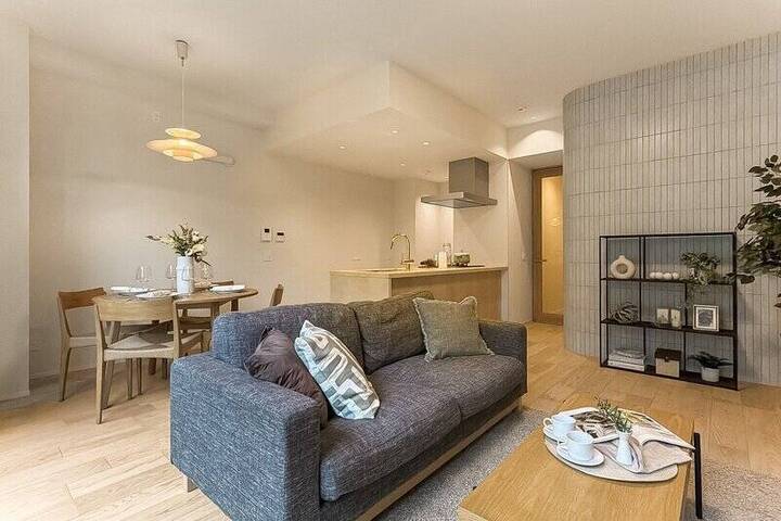 白とオークの曲線美