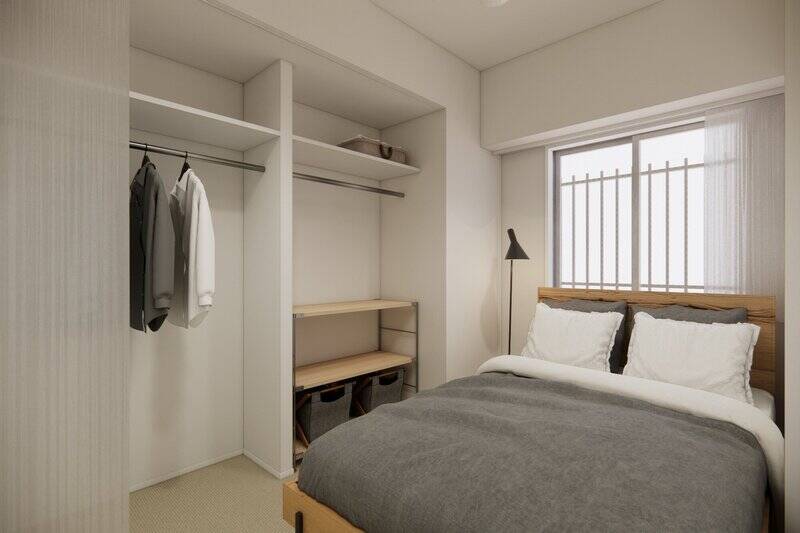 廊下側に位置する洋室B。共用廊下側の窓には面格子が付いており、プライバシーや防犯面に配慮されています。