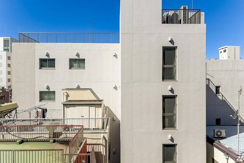 洋室からアクセスする西向きのバルコニーからの眺望。