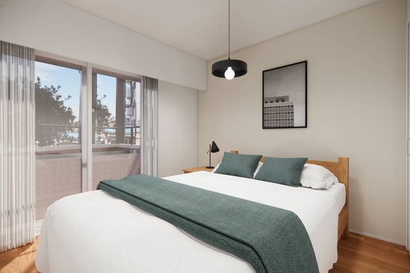 LDKと隣接する北東向きの洋室。ダブルベッドのほかにも、小さめのサイドボードなどを置ける広さです。