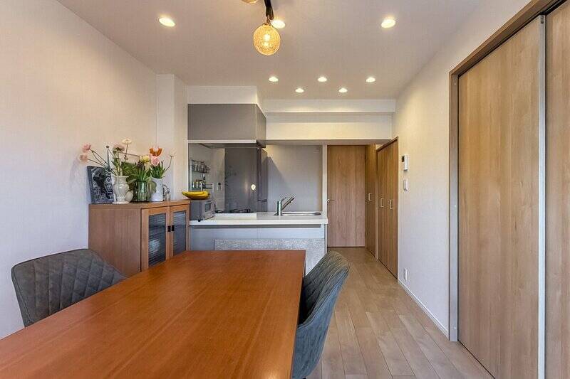 開けて洋室をLDKの延長のように広々と使うのもよし、閉めてそれぞれ独立した居室として使うのもよさそうです♪