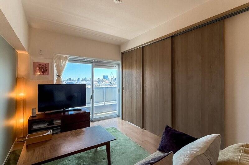 閉めてもゆとりのある広さなので、寝室やワークスペースなど、ライフスタイルに合わせて使えそうです。