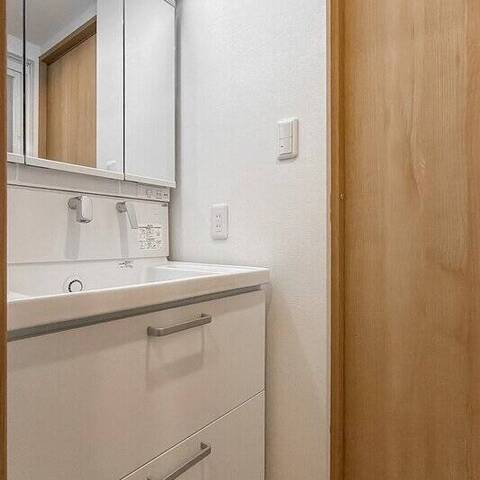 日商岩井方南町マンションの室内写真