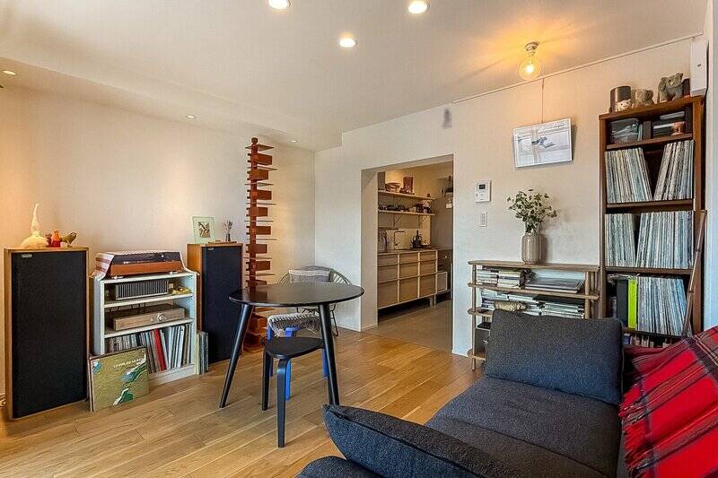 売主さまのようにラウンド型のダイニングテーグルと背もたれなしのスツールを活用すると、LDの面積が有効活用できそう。ぜひ参考にしたいですね。