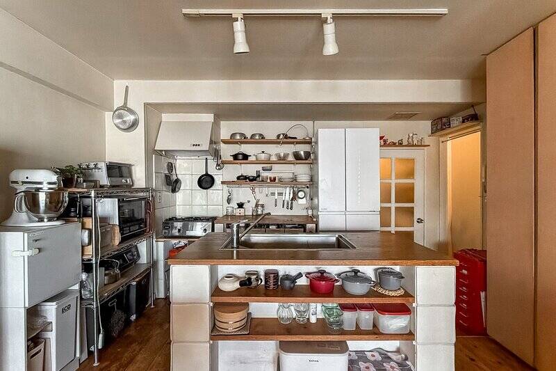 キッチンは手前にシンク、奥にガスコンロ置き場があるⅡ型タイプ。家事動線がよく、料理がはかどりそうです！