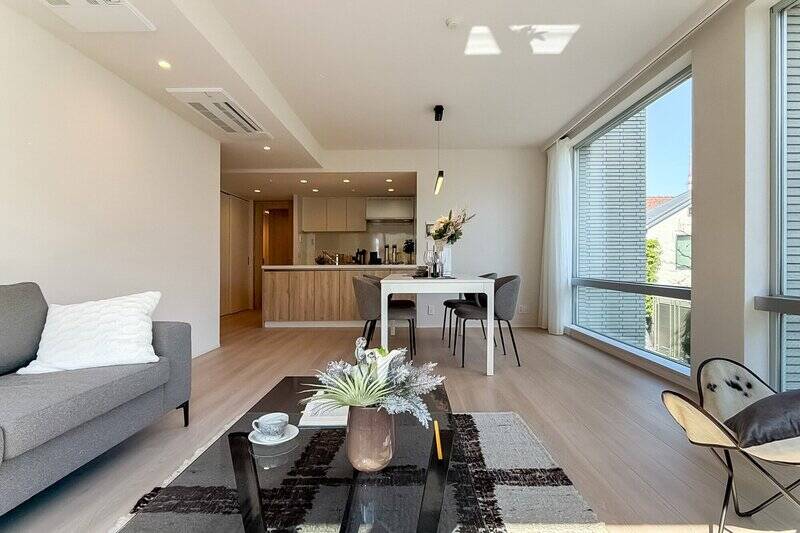 キッチンが奥まった場所にあるため、LD自体はスッキリとした形状。家具をゆったり配置していただけます。