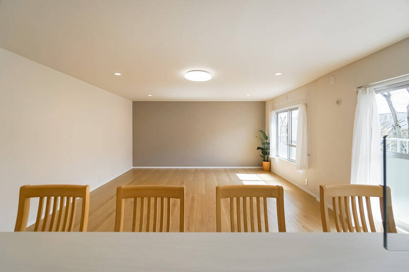 キッチンに立って、カウンター席をパシャリ。ご家族の姿を当てはめて暮らしの妄想をどうぞ!