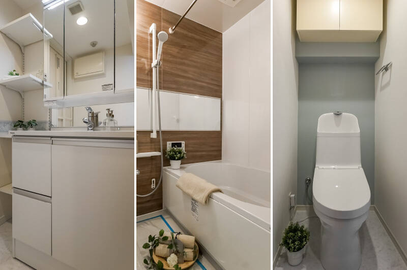 <b>左・</b>キッチン横からアクセスする洗面室。洗濯機置き場は廊下の扉の中にありますよ。／<b>中央・</b>1216サイズのユニットバス。浴室乾燥機付きです。／<b>右・</b>ライトブルーのアクセントクロスが貼られたトイレ。