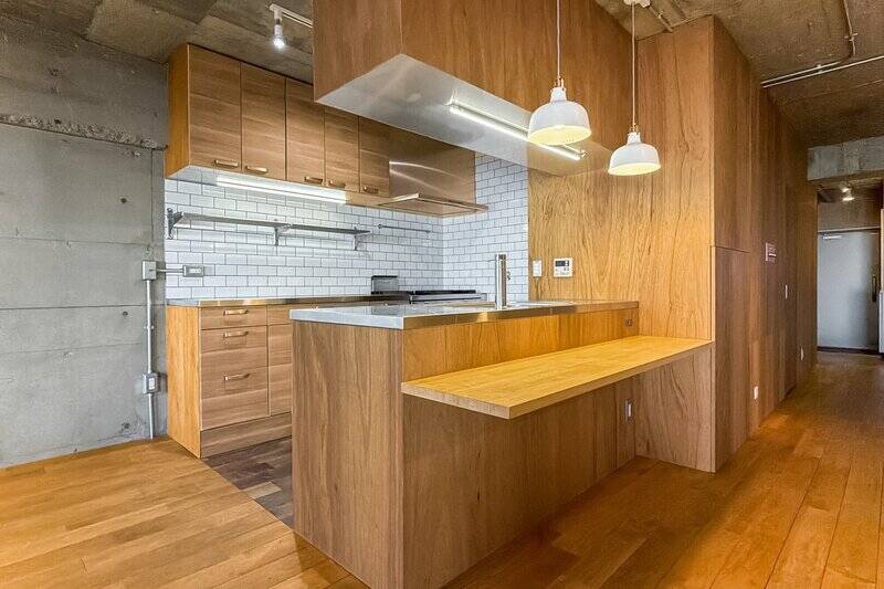 BIGなⅡ型キッチンにはカウンターが取り付けられ、お料理しながら家族やゲストと会話が弾みそう。