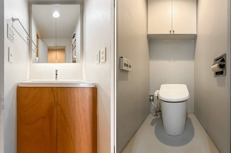 コンパクトな洗面台の向かいに個室のトイレがあります。ちなみに洗濯機置き場は水まわりのドアの横に独立して配置されていますよ。