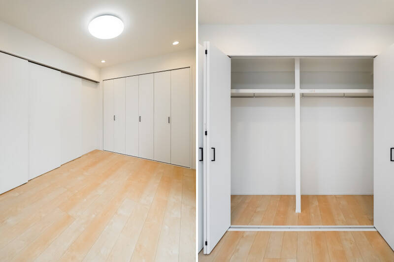 <b>左・</b>白い引き戸は3枚が連動するタイプで、重くみっちりと閉まります。／<b>右・</b>壁のほぼ一面が奥行きの深いクローゼットになっているので、衣類の収納場所に困ることはなさそうです。