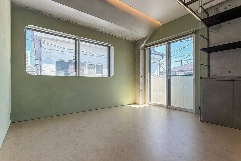 アトリエのような開けた空間が。趣味のスペースなど、自由度高く使えそうです。