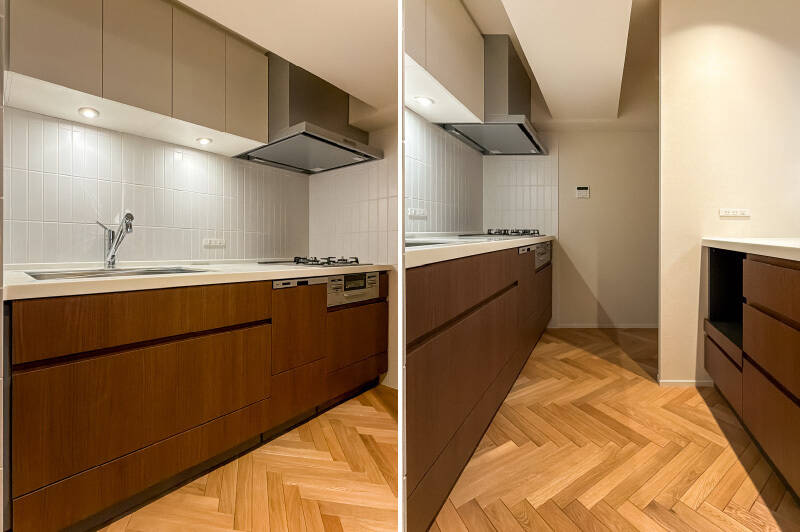 上吊り収納、食洗機付きのキッチン。ベージュのタイルが素敵なキッチン。冷蔵庫は壁の中に隠れるので、生活感が出づらいですよ。