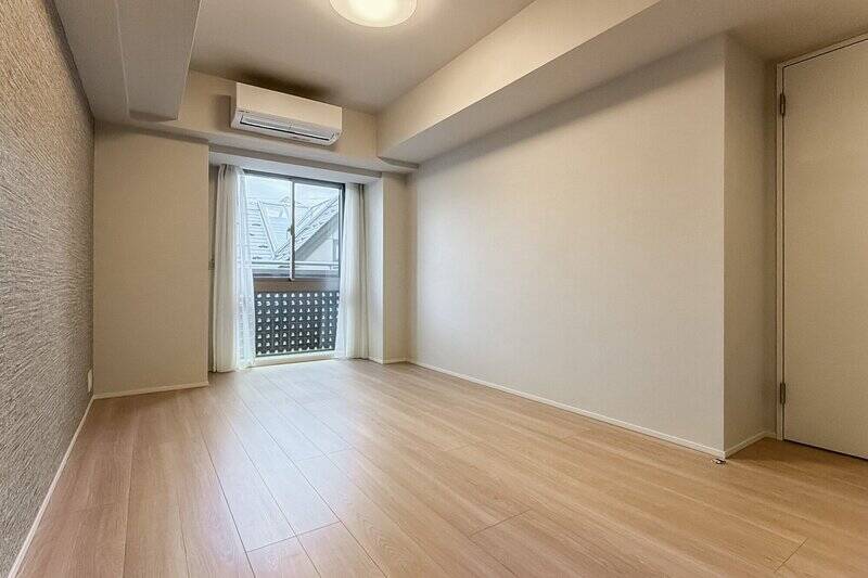 3つの洋室が横並びになっており、いずれも北東向き。