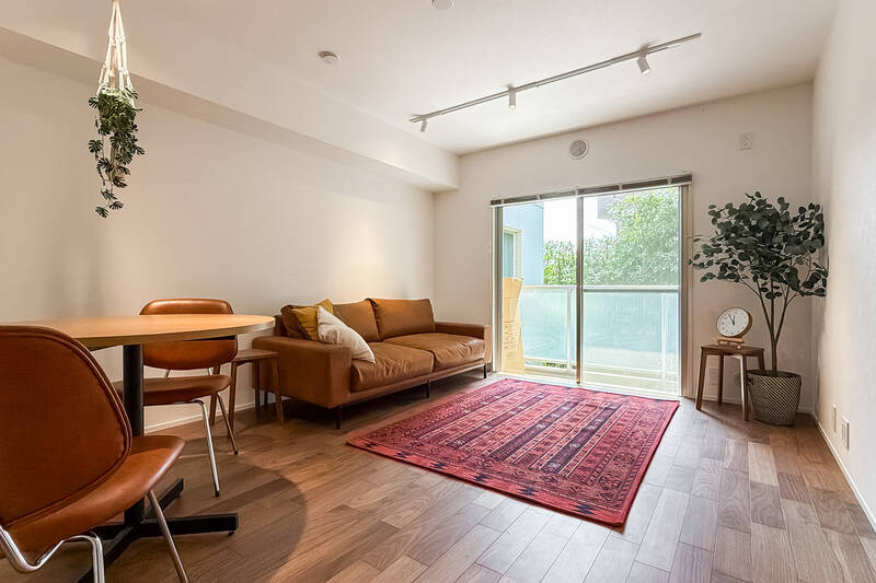 LDK全体で約12.5帖。構造壁で建物を支える “壁式構造” で建てられているため、柱や梁の出っ張りが少なくスッキリとしています。