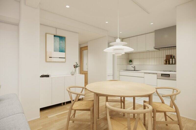 キッチンに寄り添うように、ゆとりあるダイニングスペースが。食事のときだけでなく、ちょっとした作業や書きものをするときにも心地よい場所になりそうです。
