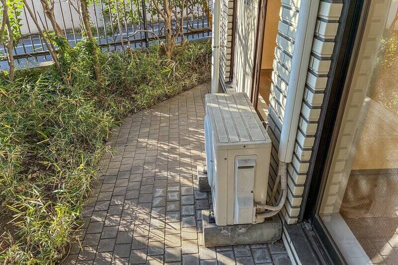 LDK、そして後ほどご紹介する洋室A・洋室Bからアクセスできるテラスと専用庭。