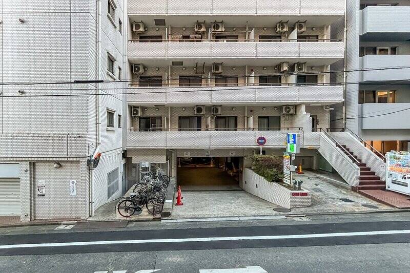 2階に所在するため、目線はやや近め。道路からの視線の感じ方などは現地でもご確認くださいね。