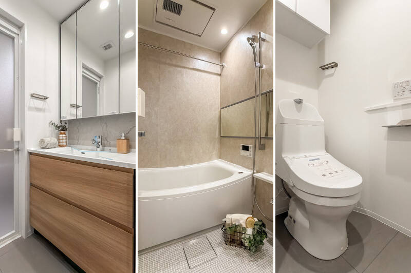 <p><b>左・</b>洗面台はカウカモオリジナル。洗面台の壁の一部にはタイルを貼っています。／<b>中央・</b>1216サイズのユニットバス。浴室乾燥機が備わっています。／<b>右・</b>トイレは廊下からアクセスします。吊り戸棚付き。</p>