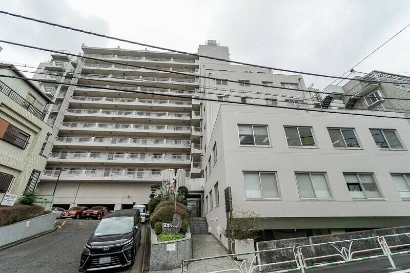 総戸数99戸・1970年竣工。適宜メンテナンスが行われており、管理体制の良さがうかがえます。2025年3月時点で修繕積立金は4億円以上と、この規模ではしっかりと積み立てられている印象。