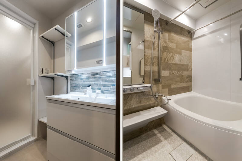 <b>左・</b>ミラーボックスに台下収納、可動棚まで備わった洗面室。／<b>右・</b>バスルームは1216サイズ。浴室乾燥機付きです。