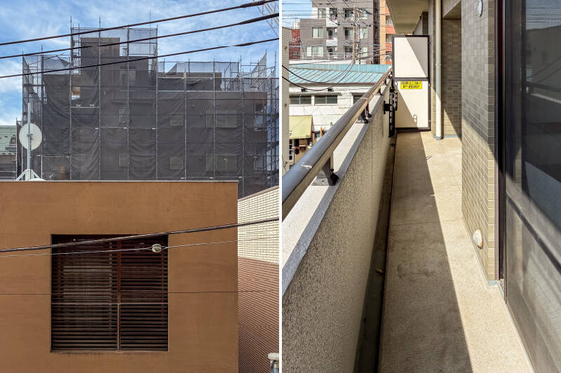 物干し金具付きのバルコニー。正面に建物が見えるので、距離感などは現地でご確認ください。