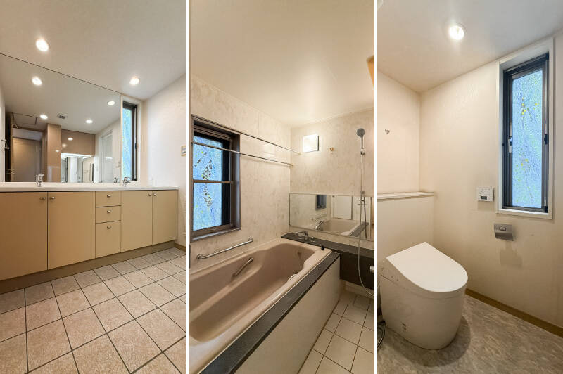 <b>左・</b>現況の洗面室は、2ボウルの洗面台が置けるほどのスペースが確保されており、かつ背面にはドレッサーが備わっています。空間の広さを活かして、ランドリールームのように使用してもいいかもしれませんね。窓がついているので、風通しがよく、洗濯物がよく乾きそう。／<b>中央・</b>浴室も北東側に窓が。通気性良好です！ ／<b>右・</b>なんとトイレも窓付き。本体の正面には、独立した手洗い器が設置されているほど空間に余裕があります。