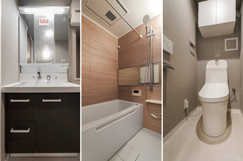 <p><b>左・</b>洗面室やトイレの壁紙にはグレーを採用し、落ち着いた雰囲気に。／<b>中央・</b>バスルームは浴室乾燥機付きで、サイズは1216です。／<b>右・</b>トイレの背面には、吊り戸棚収納が備わっています。</p>