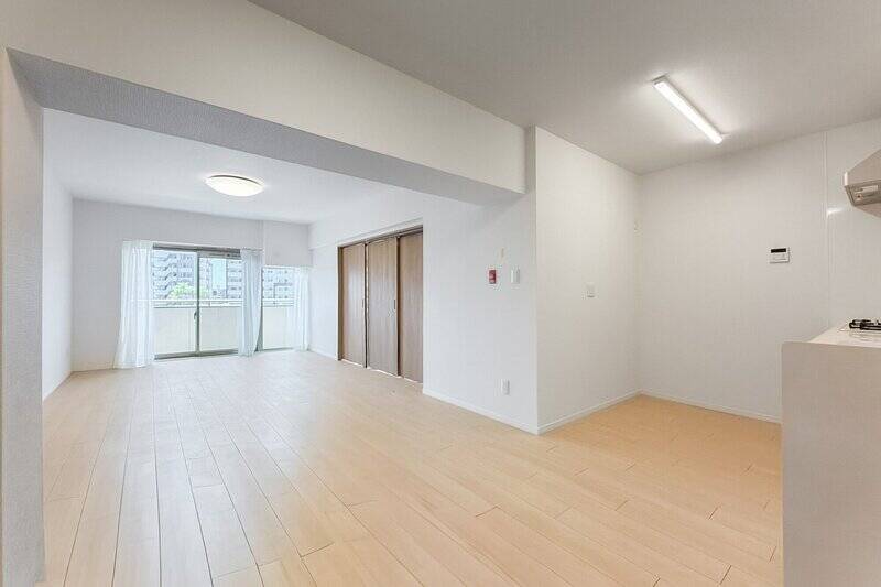 約18.3帖のLDK。南西向きです。