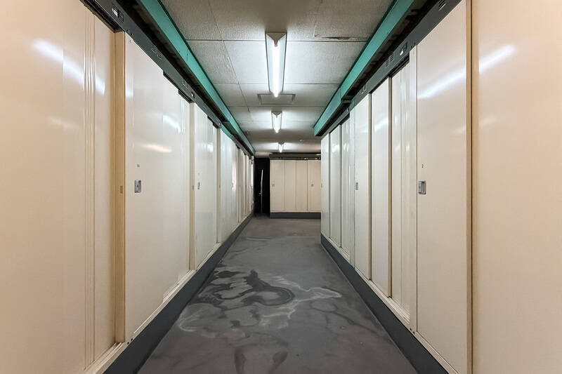 こちらの倉庫が1区画分、無償で使えるのは大きなメリット。アウトドア用品や季節家電、スポーツ用品などをしまうのに重宝しそうです。