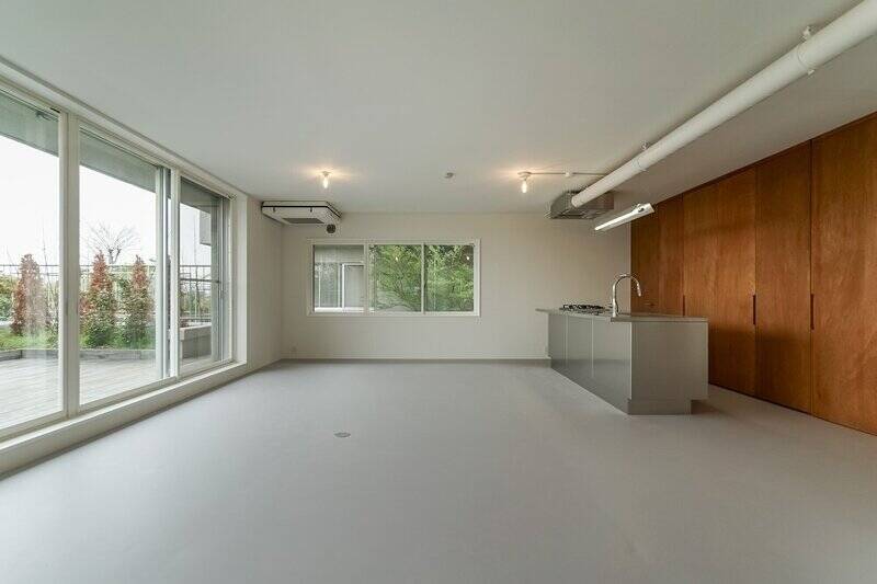 大きな柱が出ない構造により、面がきれいにつながり、視線が心地よく抜けていきます。